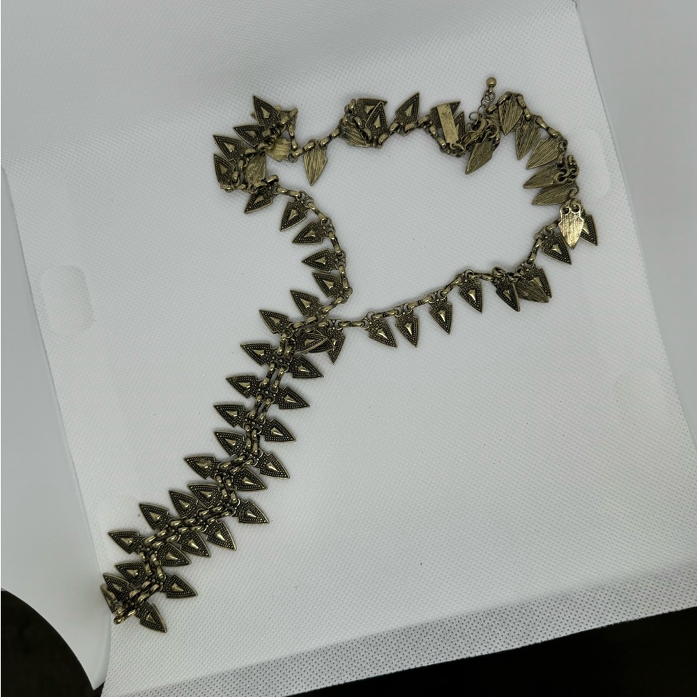 Womens “Y” western necklace.